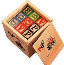 Set 27 Litere si Cifre, Cuburi din Lemn în Cutie – Joc Educativ de Construcție
