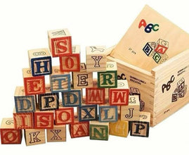 Set 27 Litere si Cifre, Cuburi din Lemn în Cutie – Joc Educativ de Construcție