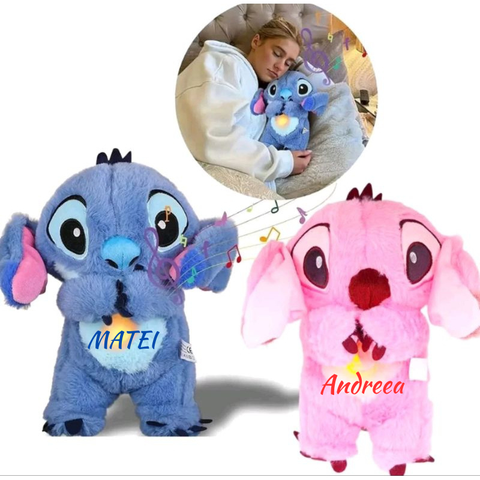Jucarie Stich De Plus Personalizat, Interactiv cu Efect de Respiratie in Somn, Multifunctional, 30cm.