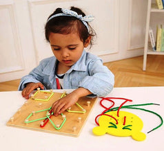 Joc Geoboard cu Elastice – Dezvoltarea Creativității și Gândirii Logice