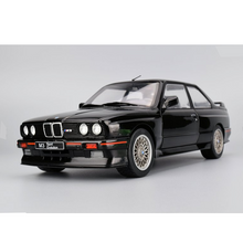 Mașinuță BMW M3 E30 din 1988, dimensiune 1:24, din Metal – Bburago