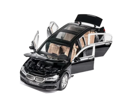Mașinuță Limuzină BMW Seria 7, 760Li V12 1:24 Metalică cu Muzică și Lumini