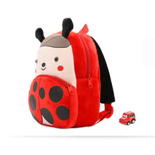 Ghiozdan Pufos Buburuza 32cm + Rechizite Cadou