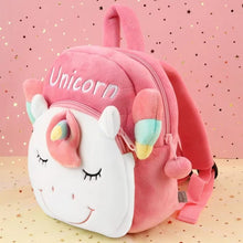 Ghiozdan Pufos Unicorn 26×25 cm + Rechizite Cadou